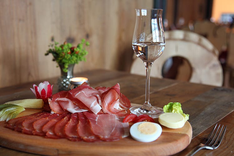 Da lunedì in Alto Adige si mangia anche all'interno dei ristoranti Alto Adige, dal 26 aprile ristoranti aperti anche al chiuso